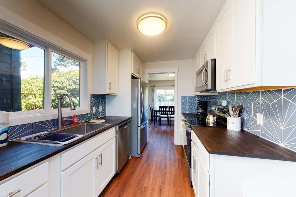 Beautifully renovated home across street from beach access - dogs welcome
