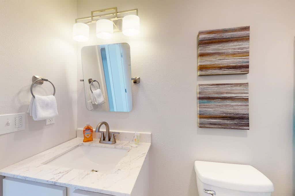 Beautifully renovated home across street from beach access - dogs welcome