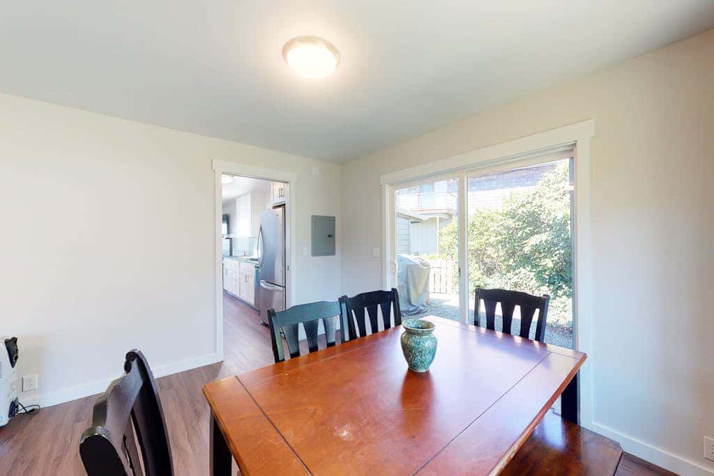 Beautifully renovated home across street from beach access - dogs welcome