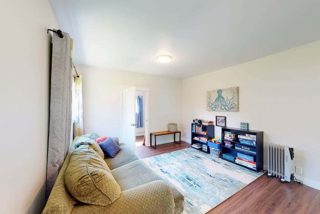 Beautifully renovated home across street from beach access - dogs welcome