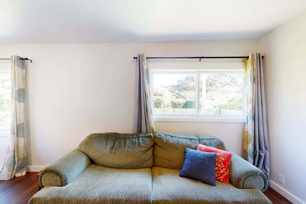Beautifully renovated home across street from beach access - dogs welcome