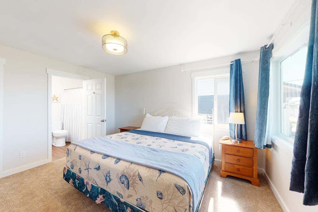 Beautifully renovated home across street from beach access - dogs welcome