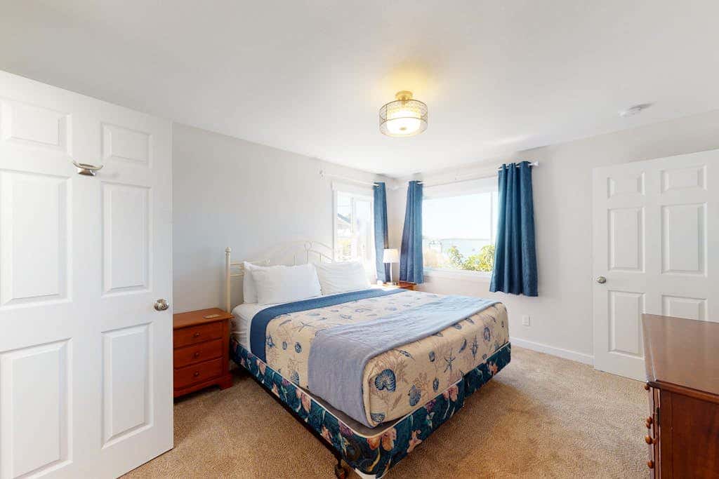 Beautifully renovated home across street from beach access - dogs welcome