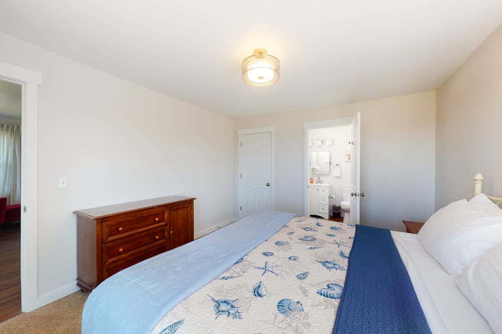 Beautifully renovated home across street from beach access - dogs welcome