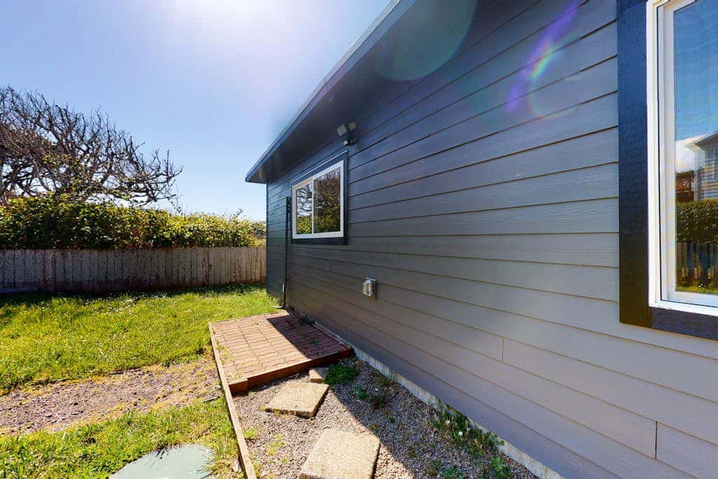 Beautifully renovated home across street from beach access - dogs welcome
