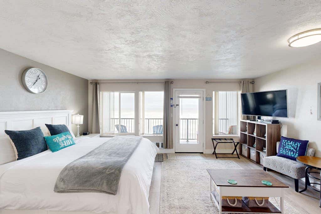 Stylish Escape with Shared Pool, Direct Beach Access, Private Balcony & Ocean View