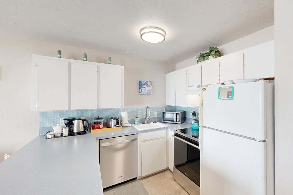 Stylish Escape with Shared Pool, Direct Beach Access, Private Balcony & Ocean View