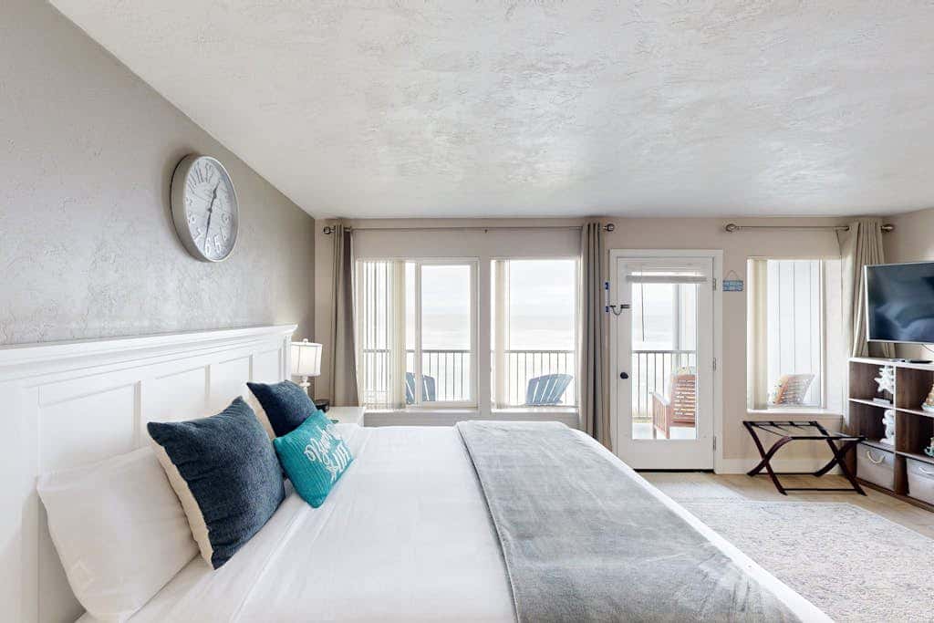Stylish Escape with Shared Pool, Direct Beach Access, Private Balcony & Ocean View