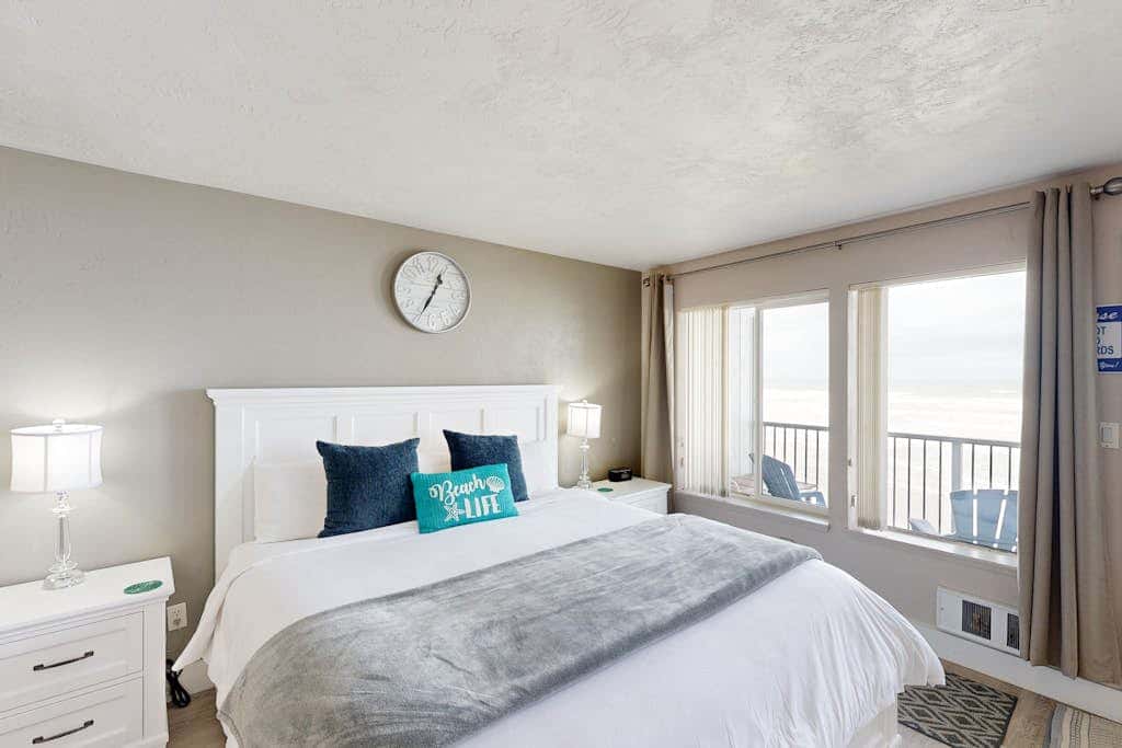 Stylish Escape with Shared Pool, Direct Beach Access, Private Balcony & Ocean View