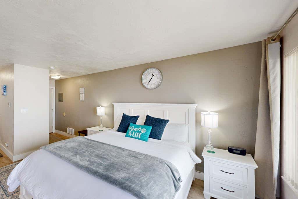 Stylish Escape with Shared Pool, Direct Beach Access, Private Balcony & Ocean View