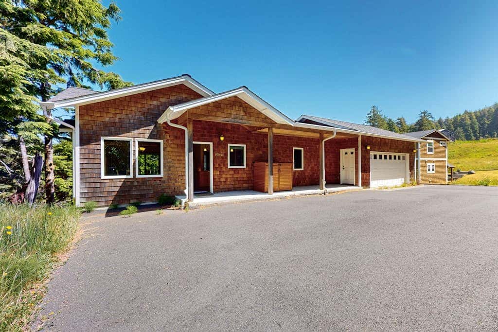 Cape Arch, your cozy coastal escape with patio, balcony and close to beach