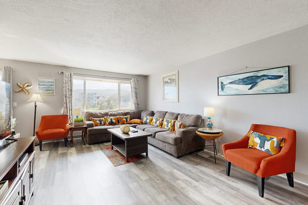 Dog-friendly condo by the beach & close to downtown with river views