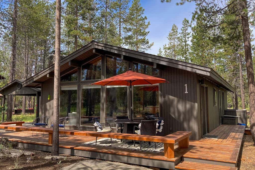 Comfortable remodeled cabin with entertainment & shared pool - 6 SHARC passes