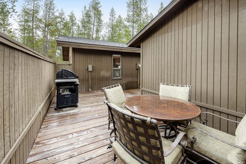 Comfortable remodeled cabin with entertainment & shared pool - 6 SHARC passes