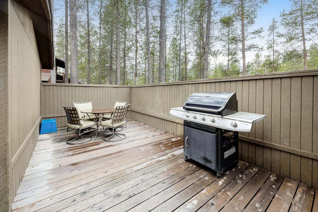 Comfortable remodeled cabin with entertainment & shared pool - 6 SHARC passes