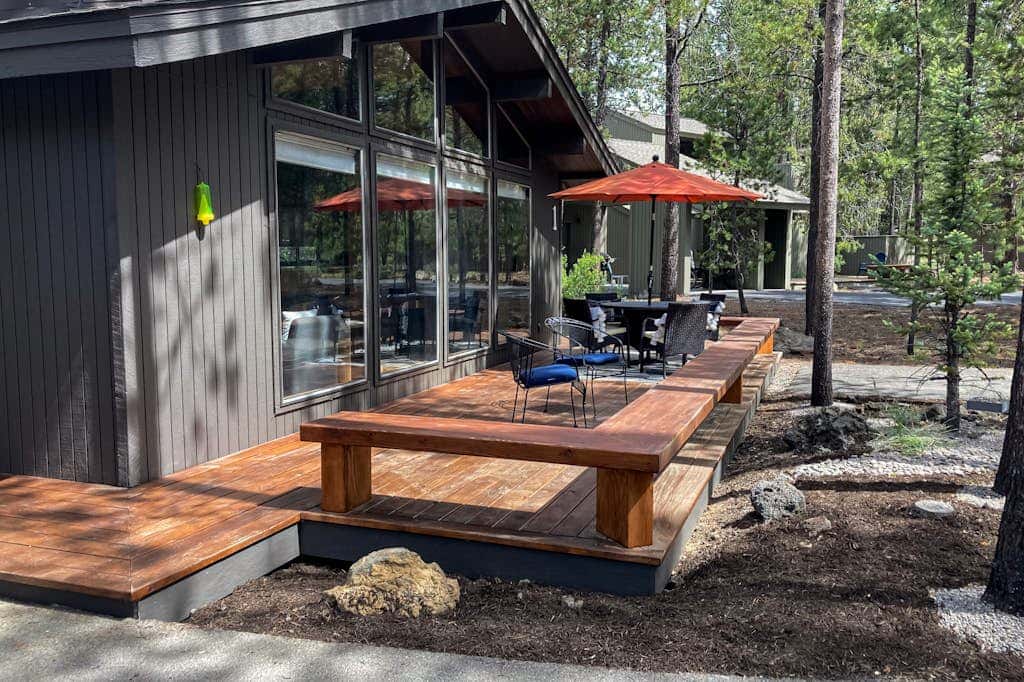 Comfortable remodeled cabin with entertainment & shared pool - 6 SHARC passes