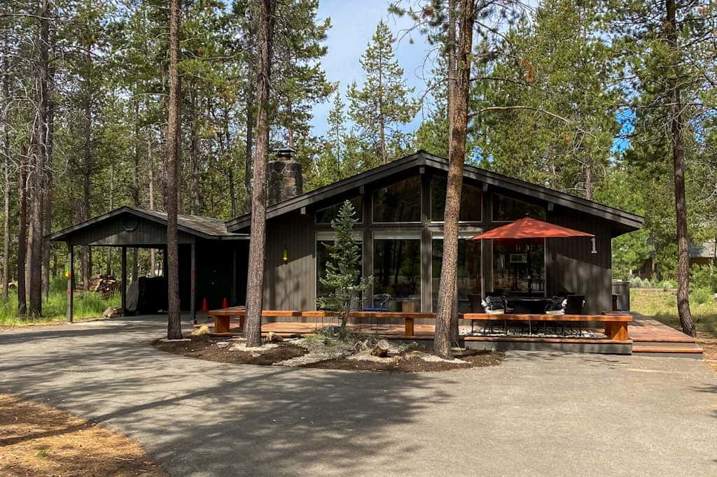 Comfortable remodeled cabin with entertainment & shared pool - 6 SHARC passes