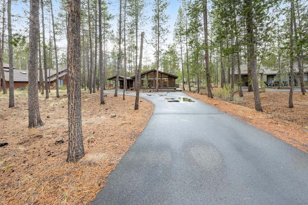 Comfortable remodeled cabin with entertainment & shared pool - 6 SHARC passes