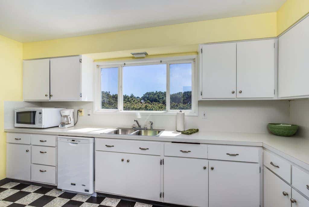 Dog-friendly oceanfront home with beach access, deck-minutes from town-EV Charger