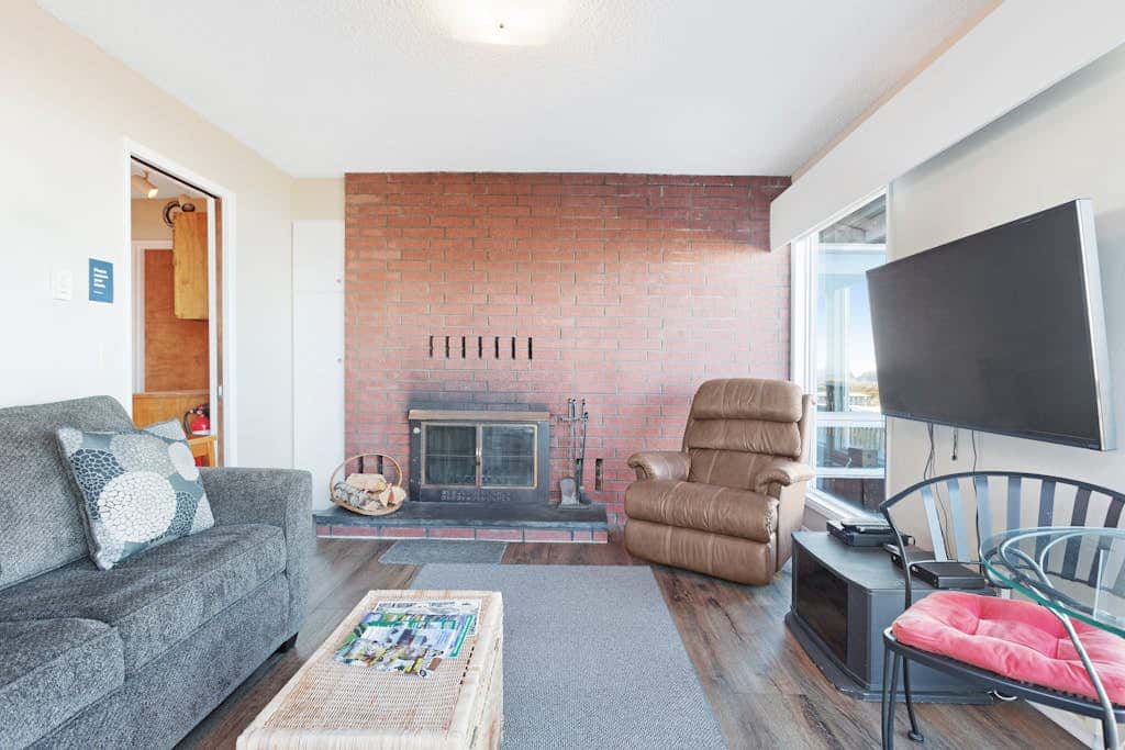 Dog-friendly oceanfront home with beach access, deck-minutes from town-EV Charger