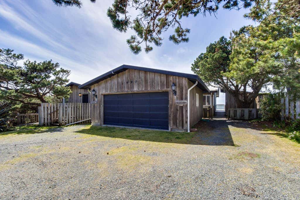 Dog-friendly oceanfront home with beach access, deck-minutes from town-EV Charger