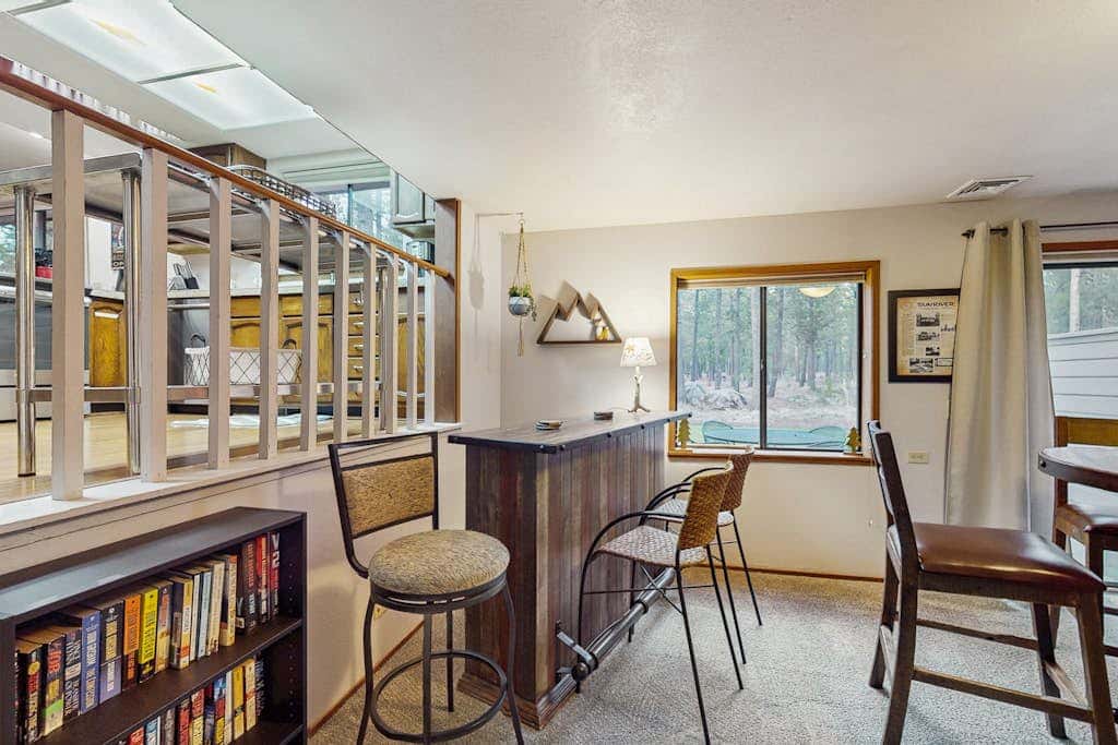 Family friendly home with private hot tub, pool table, ping pong & SHARC amenities