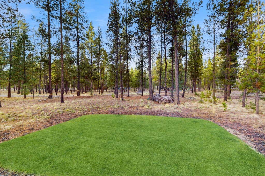 Family friendly home with private hot tub, pool table, ping pong & SHARC amenities