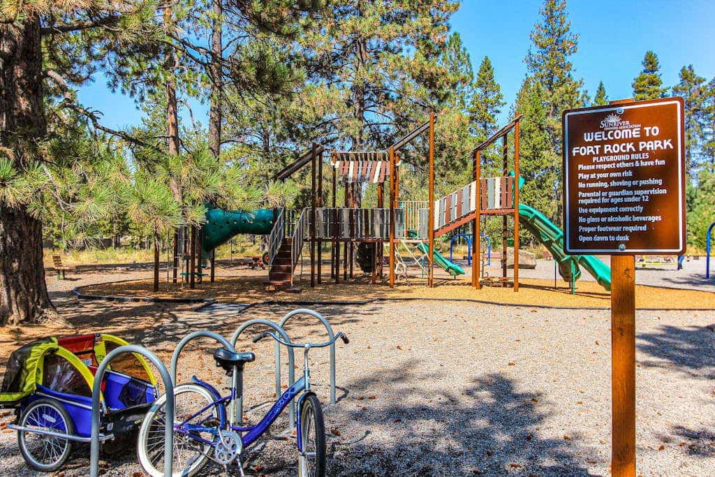 Family friendly home with private hot tub, pool table, ping pong & SHARC amenities