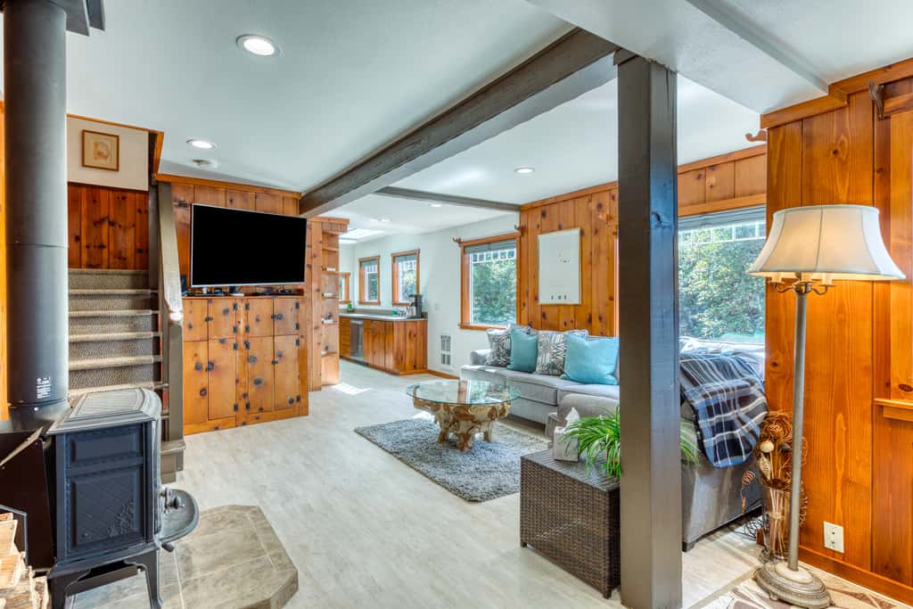Dog-friendly house near the beach with ocean view and private gas grill