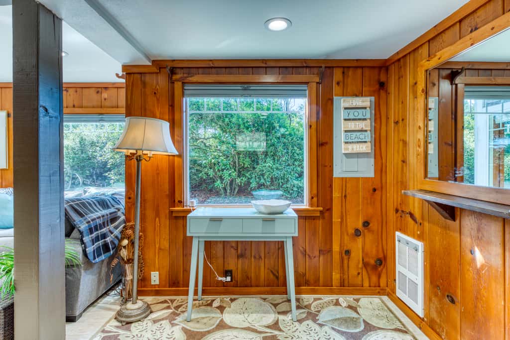 Dog-friendly house near the beach with ocean view and private gas grill