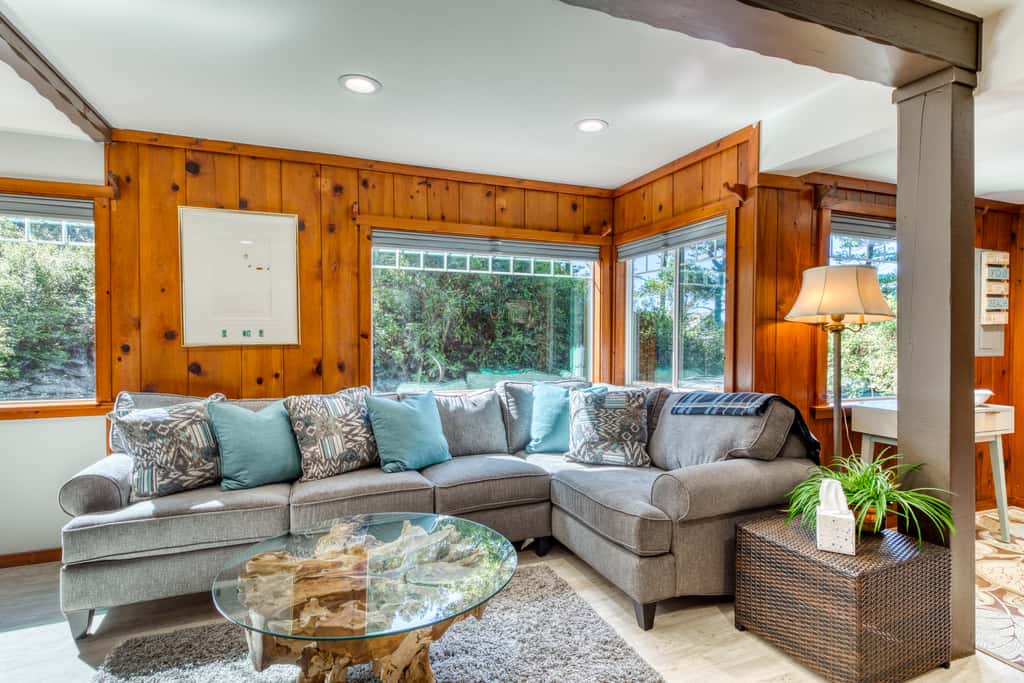 Dog-friendly house near the beach with ocean view and private gas grill