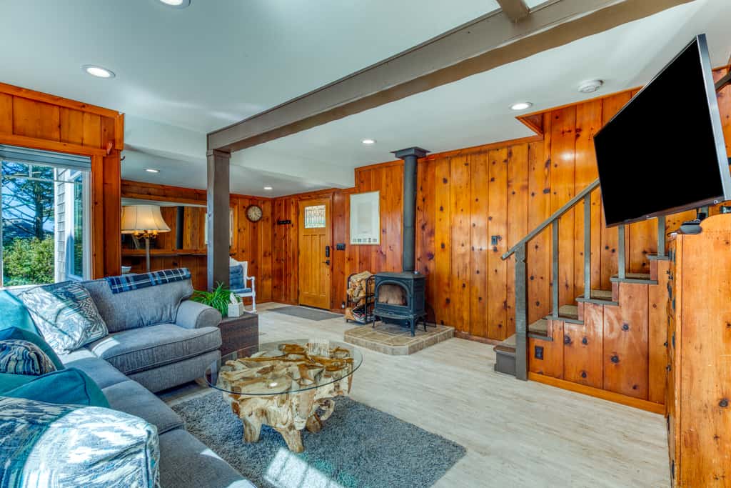 Dog-friendly house near the beach with ocean view and private gas grill