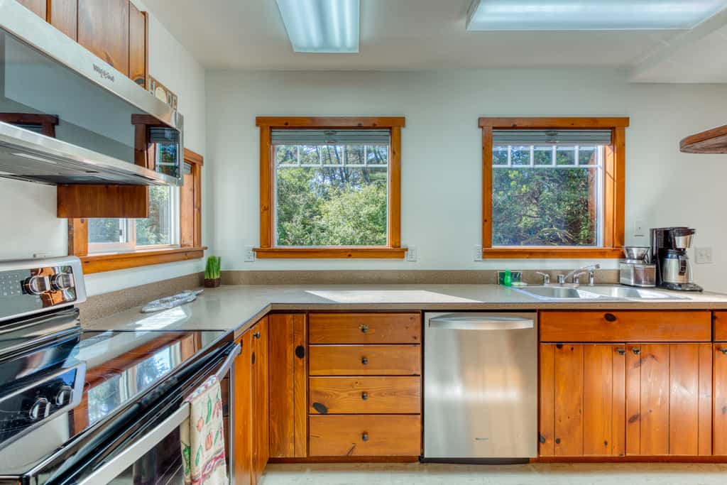 Dog-friendly house near the beach with ocean view and private gas grill