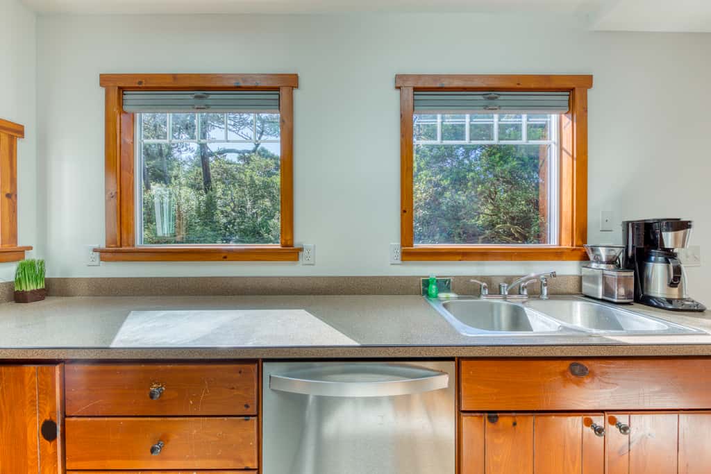 Dog-friendly house near the beach with ocean view and private gas grill