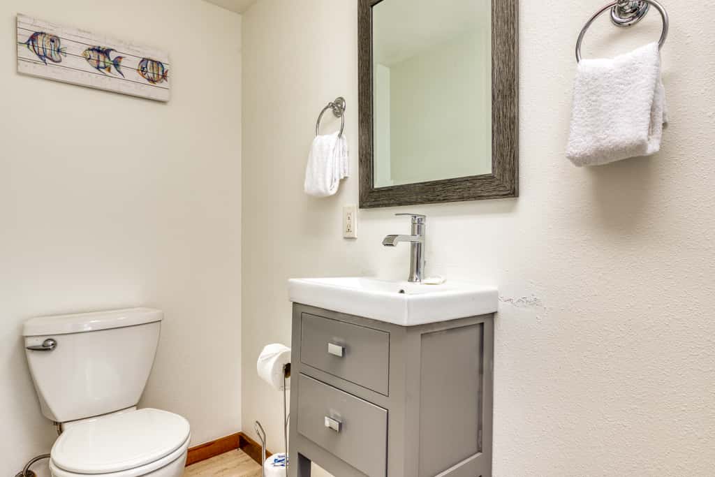 Dog-friendly house near the beach with ocean view and private gas grill