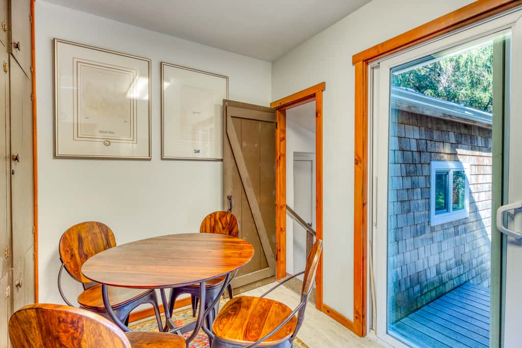 Dog-friendly house near the beach with ocean view and private gas grill