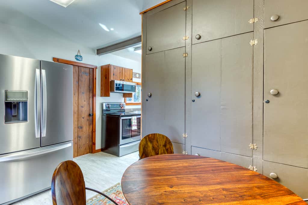 Dog-friendly house near the beach with ocean view and private gas grill