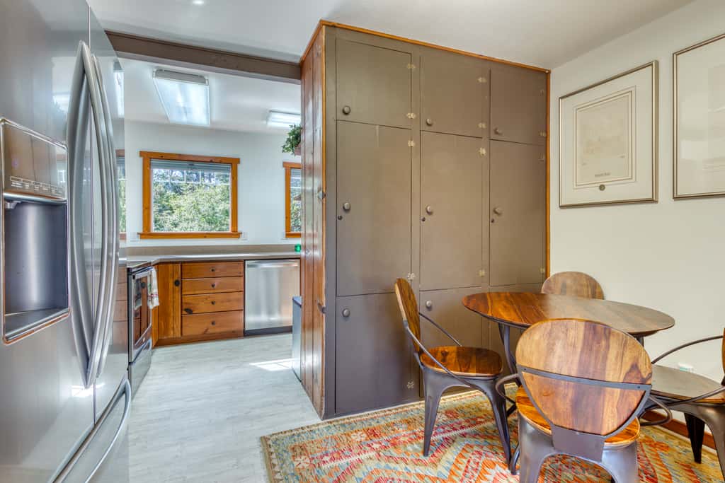 Dog-friendly house near the beach with ocean view and private gas grill