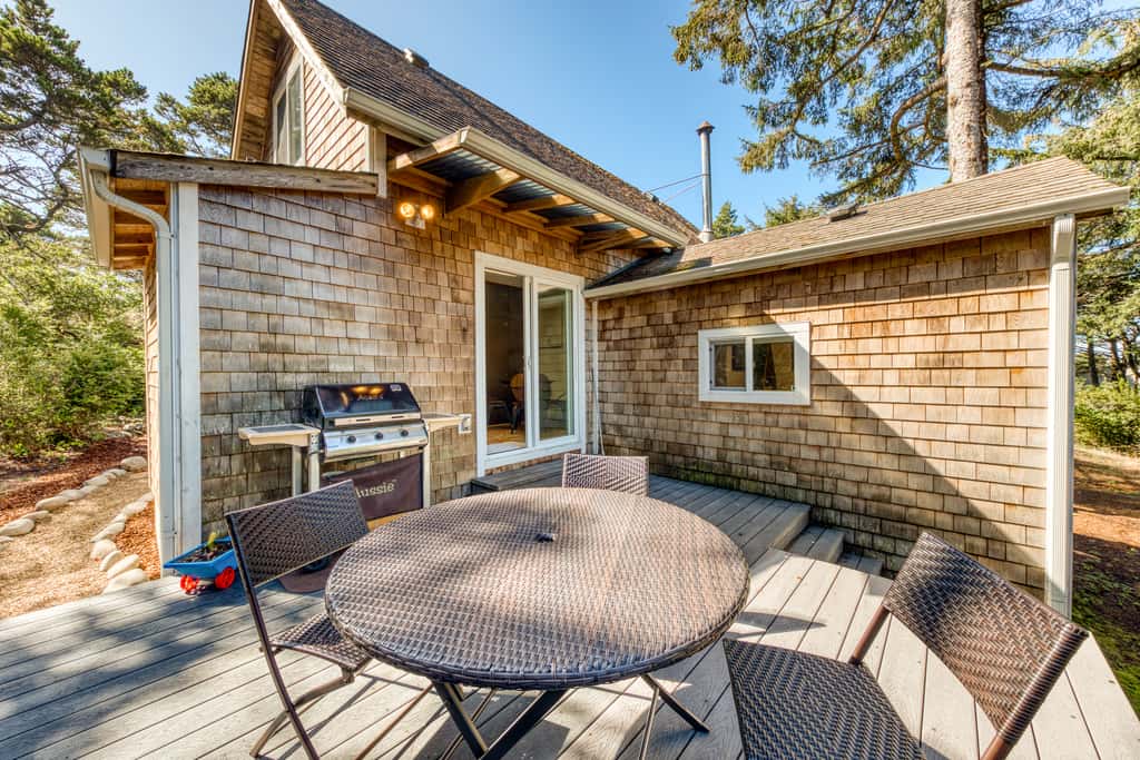 Dog-friendly house near the beach with ocean view and private gas grill