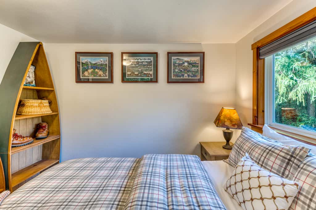 Dog-friendly house near the beach with ocean view and private gas grill