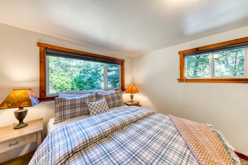 Dog-friendly house near the beach with ocean view and private gas grill