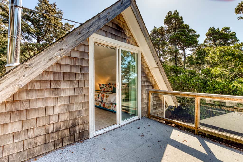 Dog-friendly house near the beach with ocean view and private gas grill