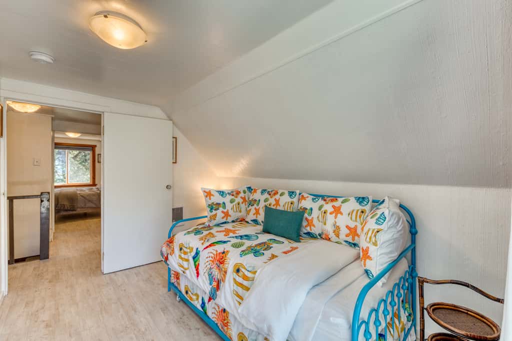 Dog-friendly house near the beach with ocean view and private gas grill