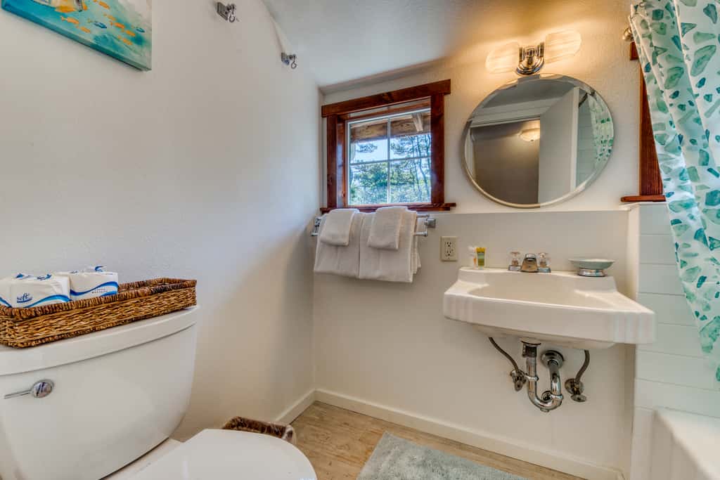Dog-friendly house near the beach with ocean view and private gas grill
