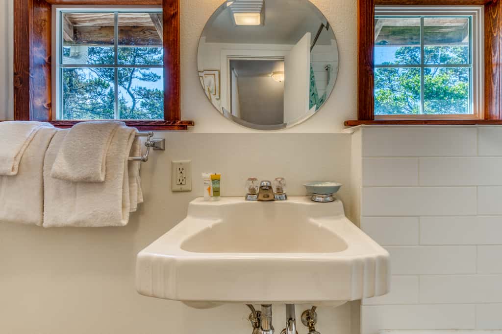 Dog-friendly house near the beach with ocean view and private gas grill