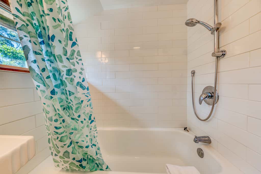 Dog-friendly house near the beach with ocean view and private gas grill
