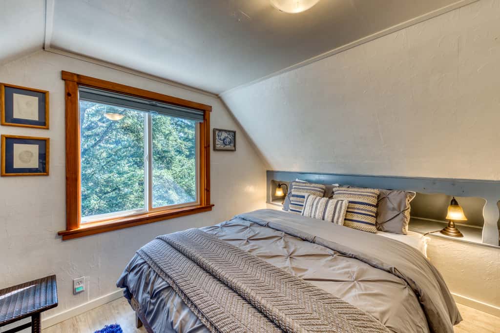 Dog-friendly house near the beach with ocean view and private gas grill