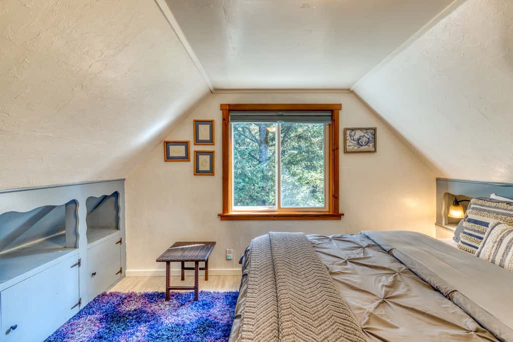 Dog-friendly house near the beach with ocean view and private gas grill