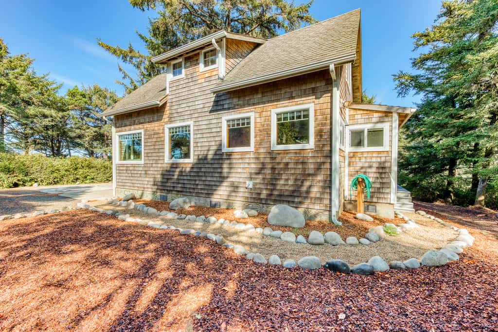 Dog-friendly house near the beach with ocean view and private gas grill