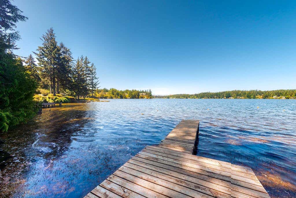 Lakefront dream with private hot tub, dock, kayaks, pedal boat & amazing views